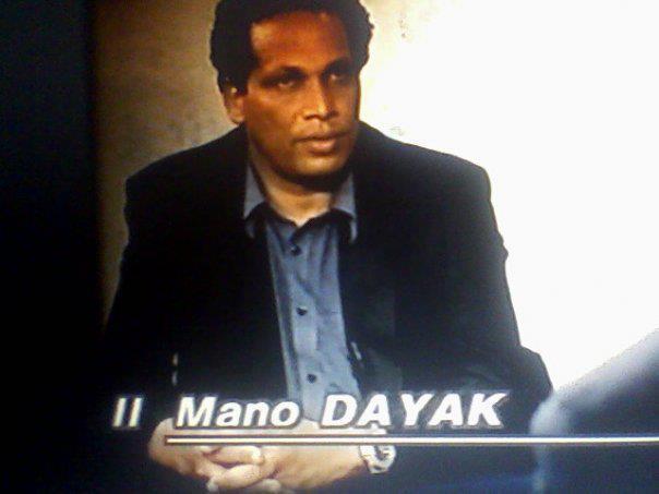 Mano Dayak v obleku